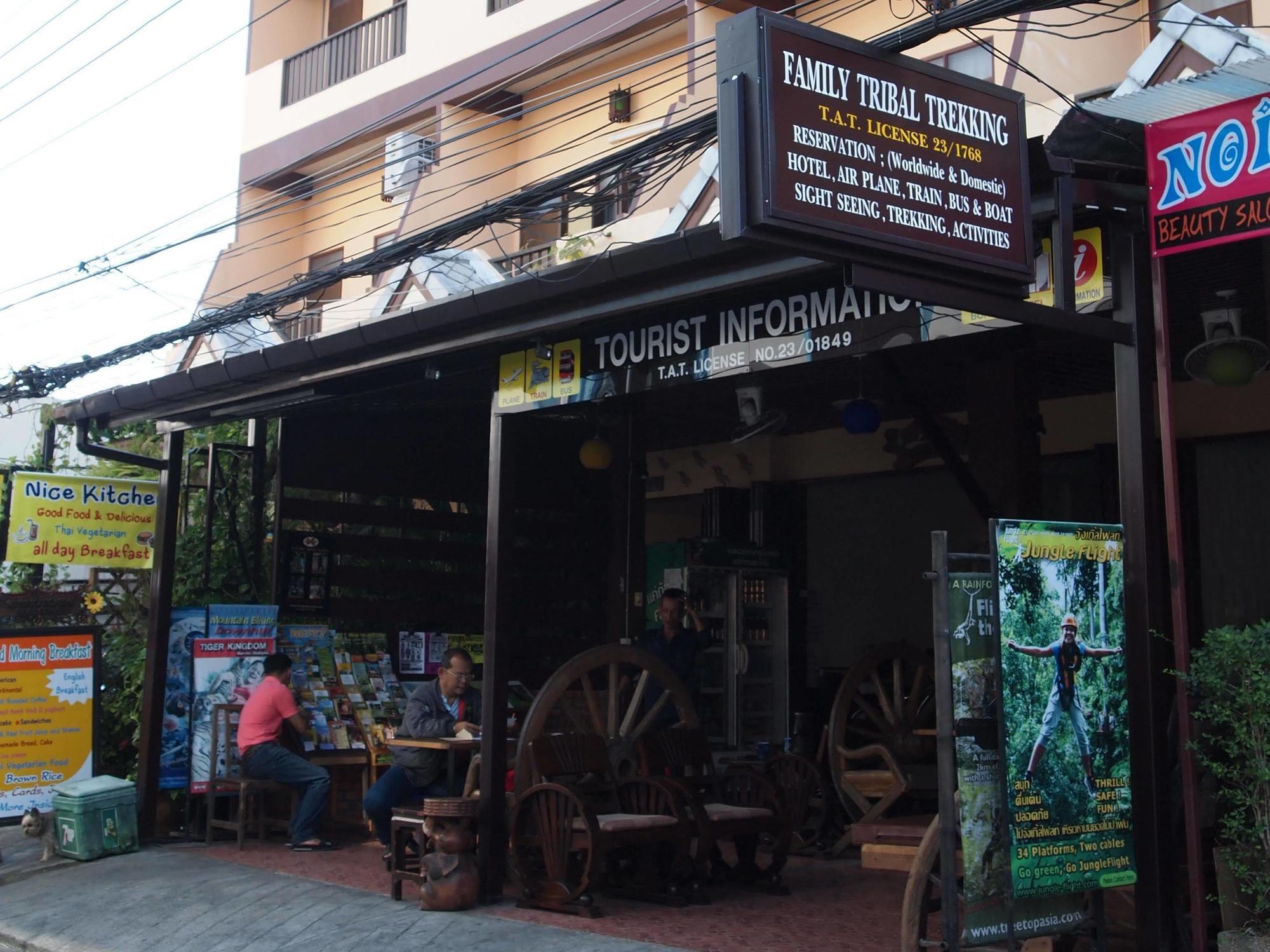 Family Boutique Home & Travel Chiang Mai Extérieur photo